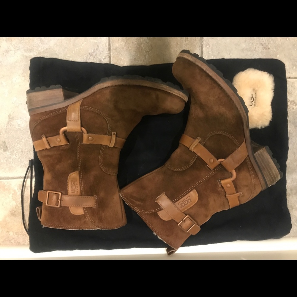 Gently used Light Brown Suede Boot!